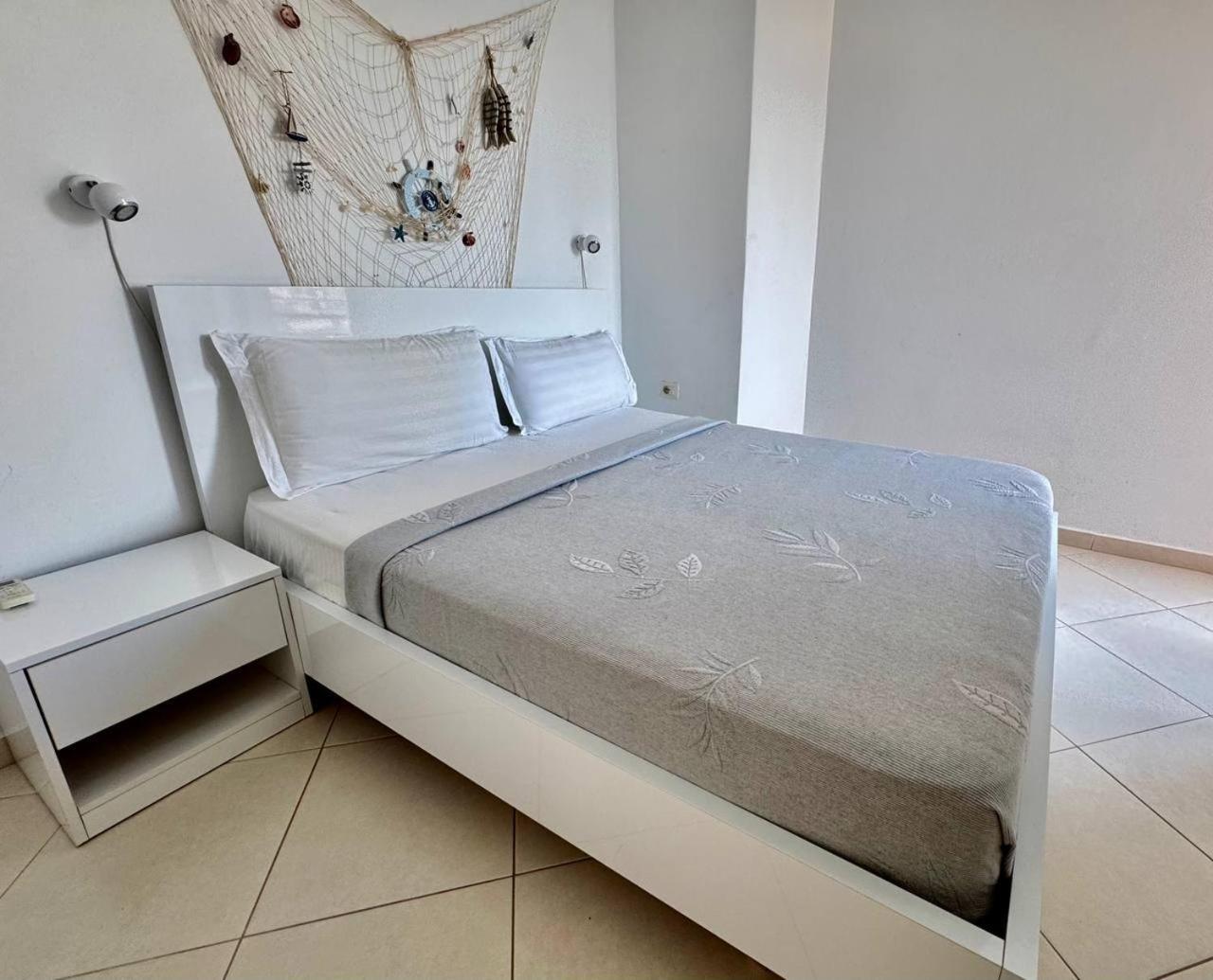 Del Mar Sea View Apartment Sarandë Eksteriør billede