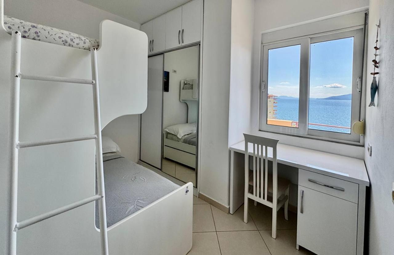 Del Mar Sea View Apartment Sarandë Eksteriør billede