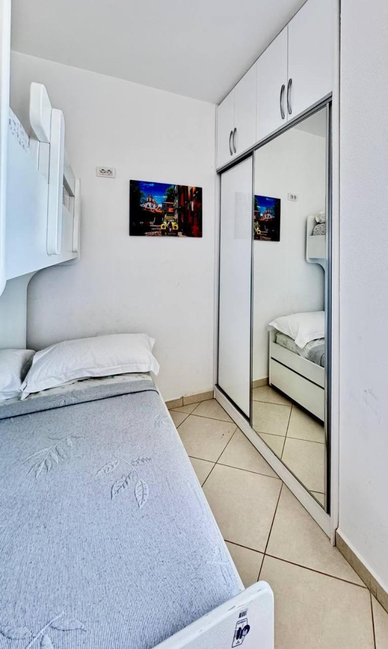 Del Mar Sea View Apartment Sarandë Eksteriør billede