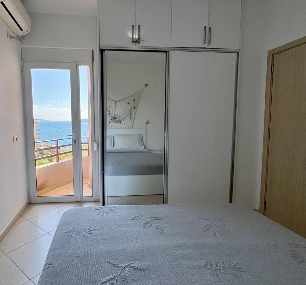 Del Mar Sea View Apartment Sarandë Eksteriør billede