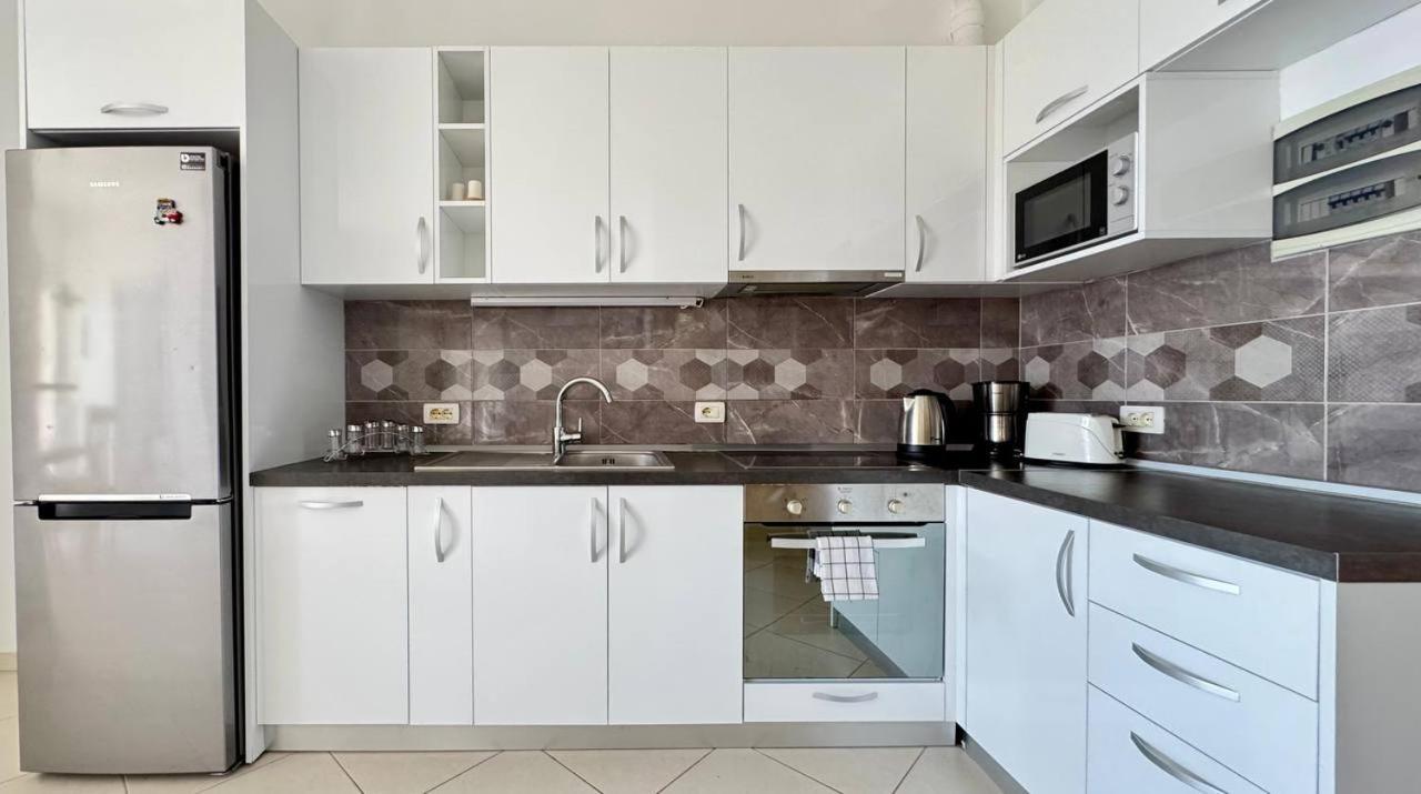 Del Mar Sea View Apartment Sarandë Eksteriør billede